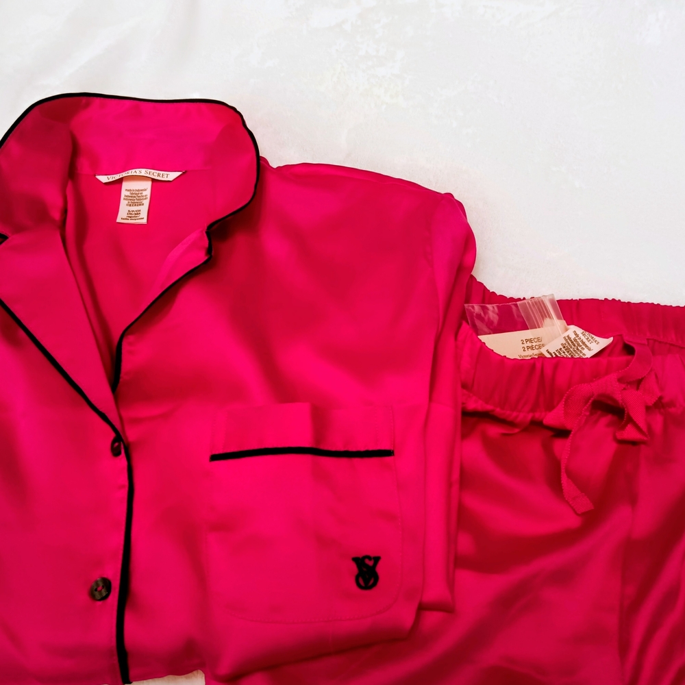 Victoria's Secrets comfy 2 Piece Lounge Wear In Silky fushia Pink With Black Tr